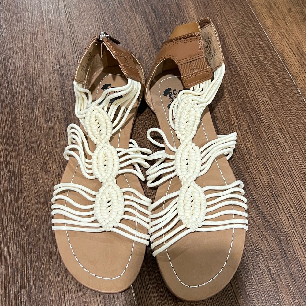 Circus by Sam Edelman Cream fabric top Sandals - never worn!